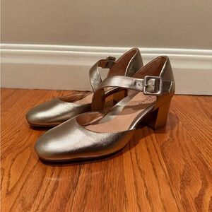 Brioso Women’s Elegant Gold Block Heels